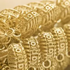 Componenti in oro realizzati in protofusione, dettaglio traforato